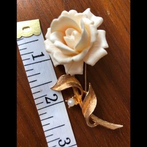 Vintage Judy Lee Cream Resin and pearl brooch